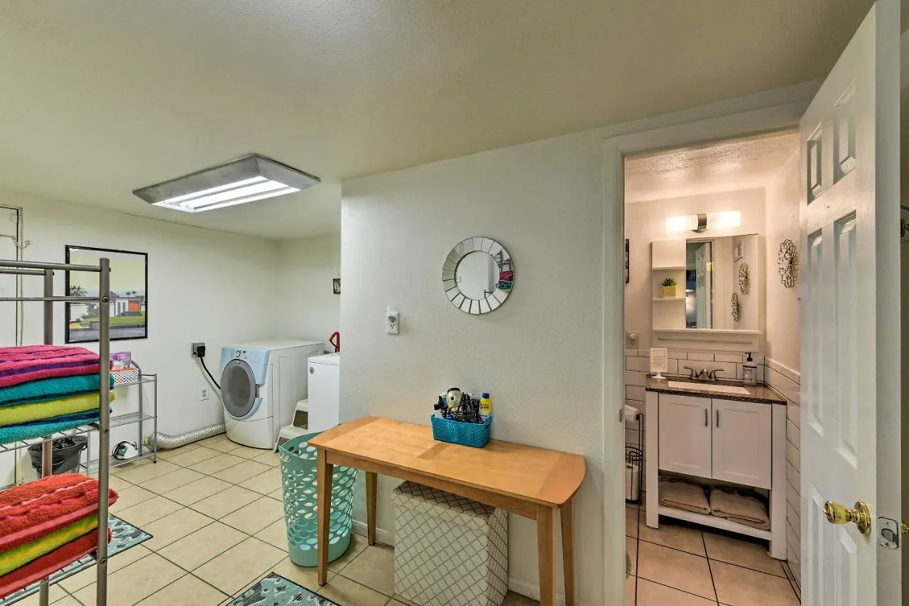Holiday home Vintage Las Vegas Oasis Less Than 3 Mi To The Strip!