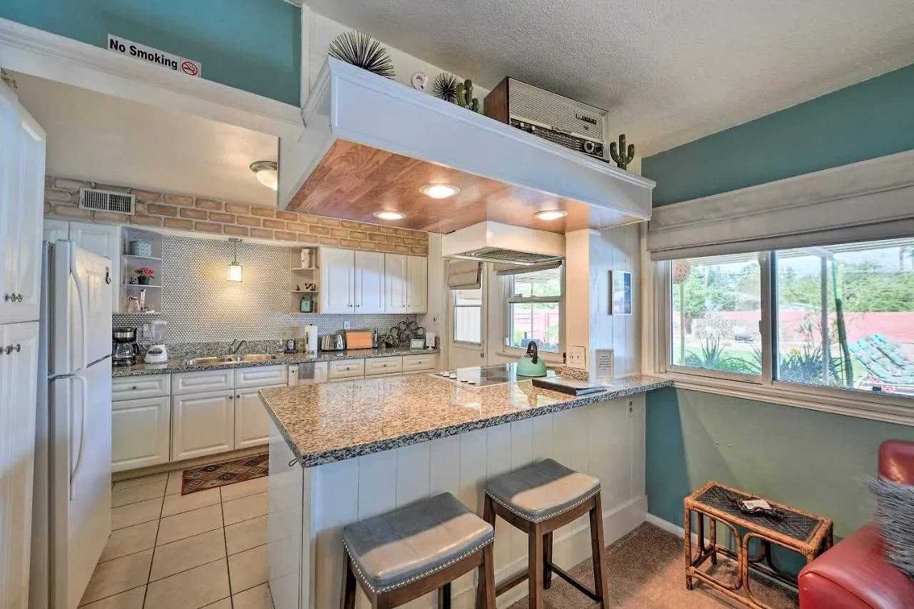 Vintage Las Vegas Oasis Less Than 3 Mi To The Strip! Holiday home