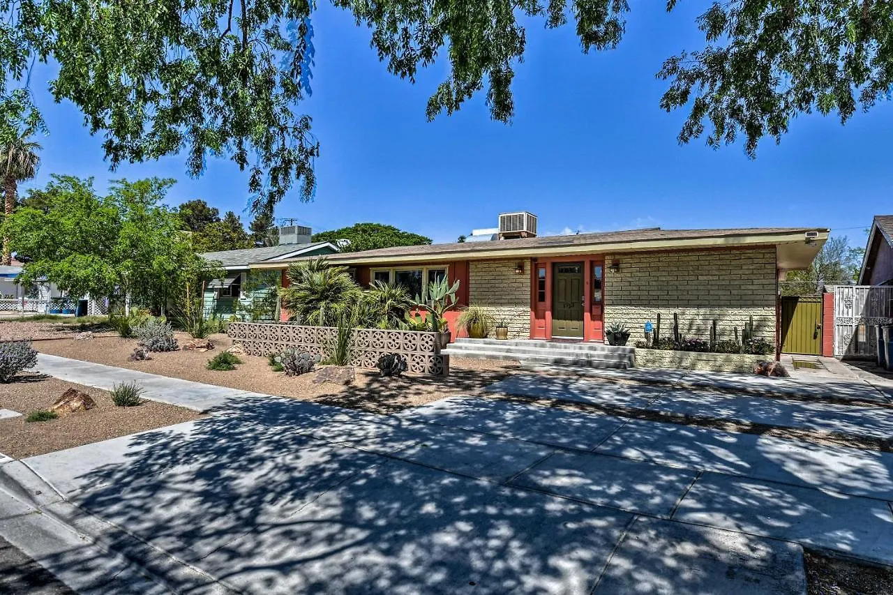Holiday home Vintage Las Vegas Oasis Less Than 3 Mi To The Strip!